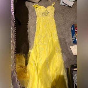 Women’s Prom Dress Size M